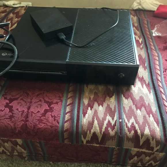 Xbox one 500 gb including a 4tb external hardrive